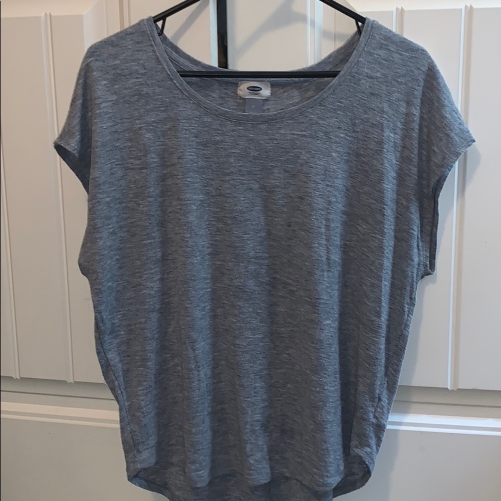 Old navy gray t-shirt